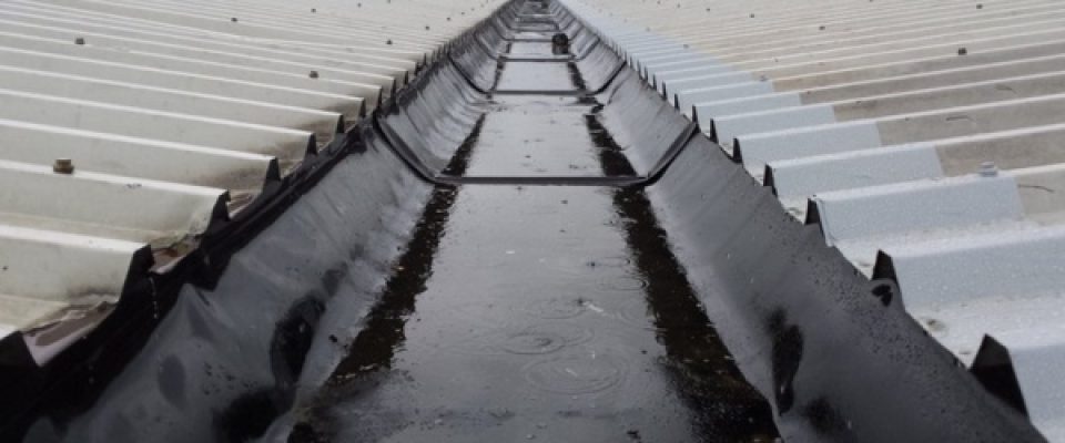 Image showing cut edge corrosion on metal roof sheeting and corrosion being fixed on the right hand side